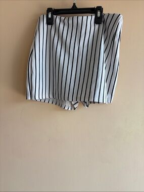 Urban Heritage White and Black Vertical Stripe Skirt